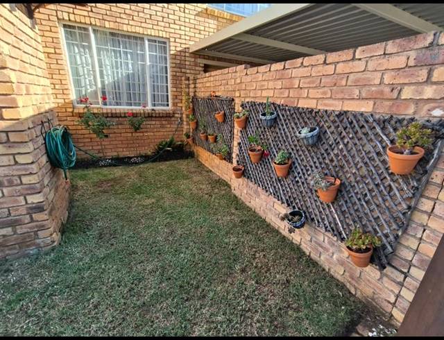 3 BEDROOM TOWNHOUSE FOR SALE IN CELTISDAL